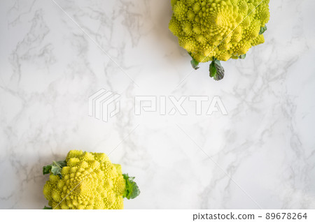 An image cut photo of a variety of cauliflower, nutritious Romanesco ｜ Romanesco broccoli 89678264