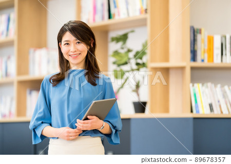 婦女和辦公室 89678357