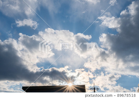 藍天和雲彩在雨以後 89678518