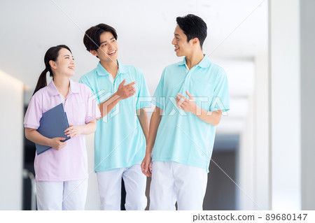 Caregiver, helper, nurse, medical photography cooperation "LINK FOREST" 89680147