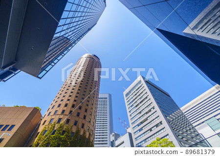 梅田DT塔附近的梅田大廈晨景 89681379