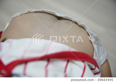 baby buttocks 89683495