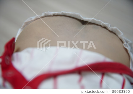 baby buttocks 89683590