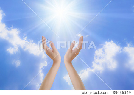 Female hand healing image 89686349