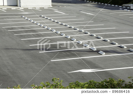 Parking lot with a bollard block 89686416