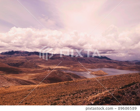 [Peru] Mountain view on the outskirts of Puno 89686589