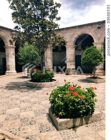 [Peru] View of the courtyard of Santa Catalina Monastery (Arequipa) 89686593