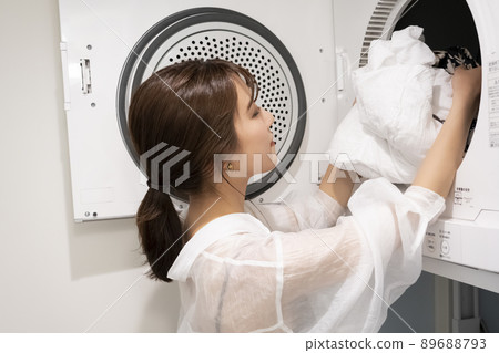 Portrait of a woman washing Portrait of a woman washing 89688793