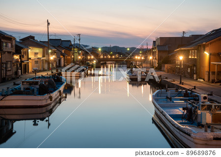 富山縣新湊美麗的日落風景 富山縣新湊美麗的日落風景 89689876