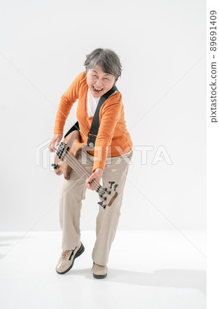 Female senior playing the base 89691409
