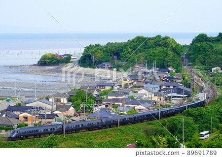 [Ariake Sea bird's-eye view] 787 series limited express Kamome passing through Hizen-Iida Station 89691789