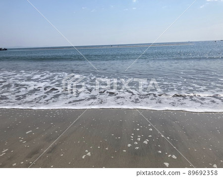 Blue sea and white waves 89692358