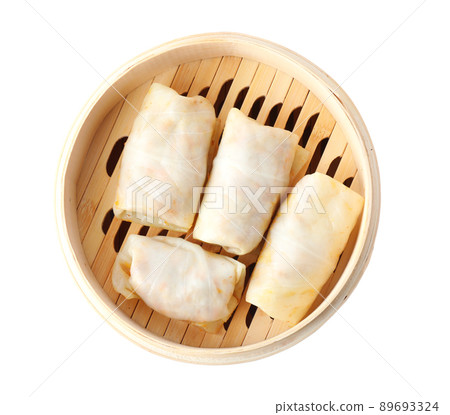 Bamboo steamer with delicious cabbage rolls isolated on white, top view 89693324
