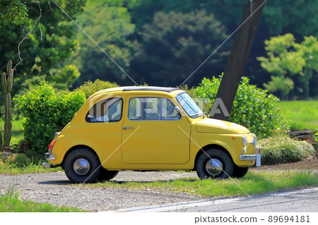 Image of a yellow Italian car 89694181