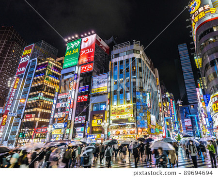 日本東京市容BA.4和BA.5首次在國內隔離中確認。雨夜歌舞伎町的許多人= 5月12日 日本東京市容BA.4和BA.5首次在國內隔離中確認。雨夜歌舞伎町的許多人= 5月12日 89694694