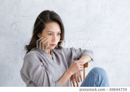 女人肖像腰起來 89694739
