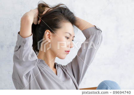 女人肖像腰起來 89694740