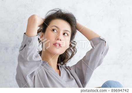 女人肖像腰起來 89694742