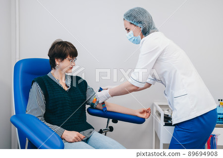 The patient takes a blood test at the clinic. The patient takes a blood test at the clinic. 89694908