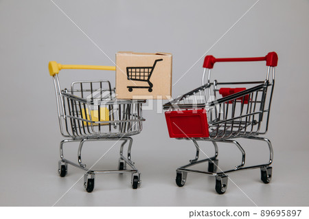 Mini shopping cart with shipping box. Sale, discount, shopping and delivery concept 89695897