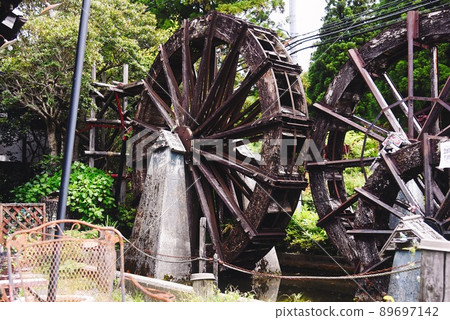 An old large water house of a soba shop in Sanda City, Hyogo Prefecture 89697142