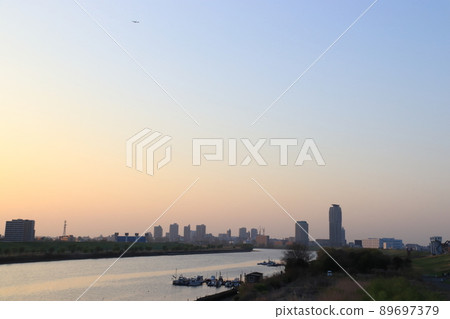 羽田機場/南風時的市中心航線（埼玉縣川口市/荒川/鹿浜橋） 89697379