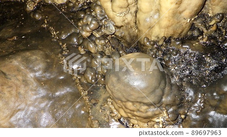 不是沖繩本島設施的天然鐘乳石中的鐘乳石 89697963