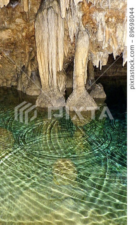 A blue underground lake in a natural limestone cave that is not a facility on the main island of Okinawa 89698044
