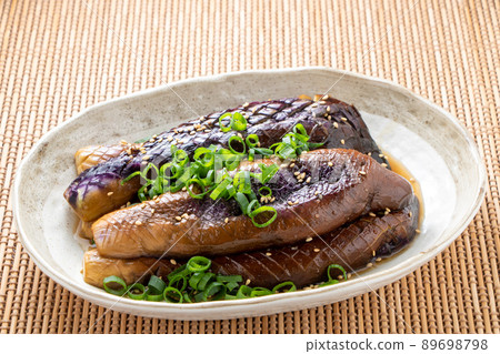 大蒜烤茄子。 大蒜烤茄子。 89698798