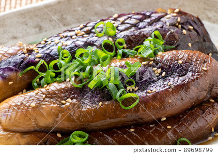 大蒜烤茄子。 89698799