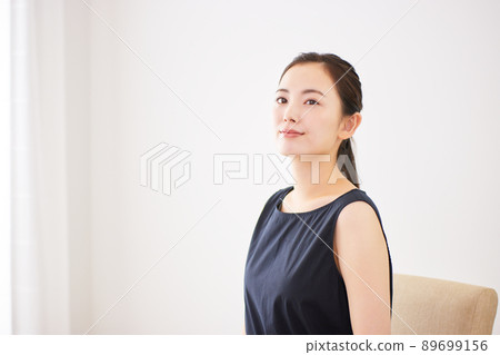 Image of whitening women in their 20s 89699156