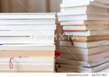 堆疊的書籍，閱讀，移動，整理 89701764