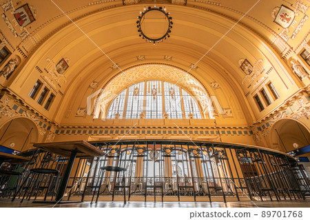 布拉格中央車站/新藝術風格大廳,捷克共和國,歐洲 布拉格中央車站/新藝術風格大廳,捷克共和國,歐洲 89701768