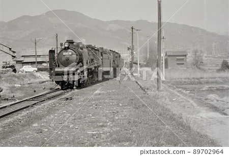 1968 D60雙頭貨運列車，九州築穗本線 89702964