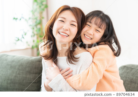 笑臉父母和孩子 89704634