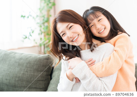 Smile parent and child 89704636
