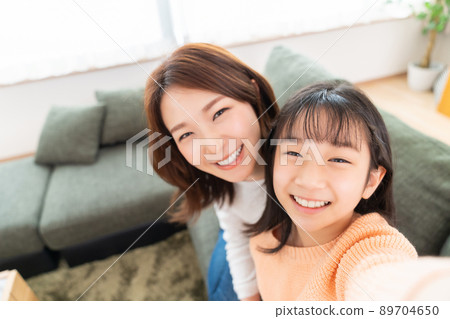 自拍父母和孩子 89704650