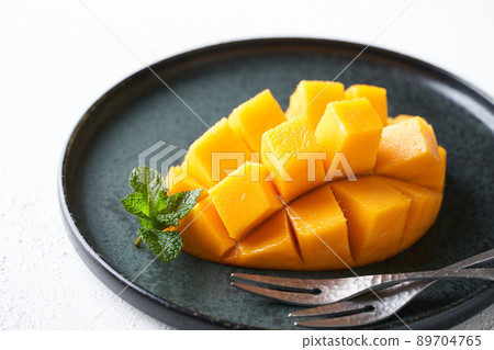 Domestic mango cut into a flower shape Domestic mango cut into a flower shape 89704765