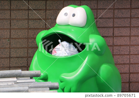 青蛙形狀的垃圾桶 89705671