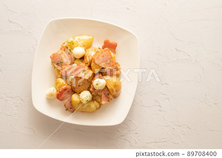 German potatoes with fresh cheese 89708400