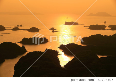 [Nagasaki Prefecture] Kujuku Islands at dusk (Sasebo Tenkaiho) 89708507