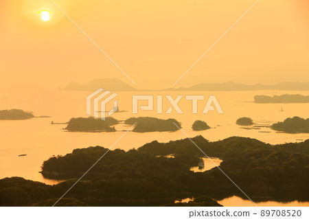 [Nagasaki Prefecture] Kujuku Islands at dusk (Sasebo Tenkaiho) 89708520
