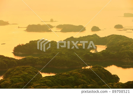 [Nagasaki Prefecture] Kujuku Islands at dusk (Sasebo Tenkaiho) 89708521