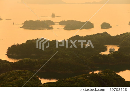 [Nagasaki Prefecture] Kujuku Islands at dusk (Sasebo Tenkaiho) 89708528