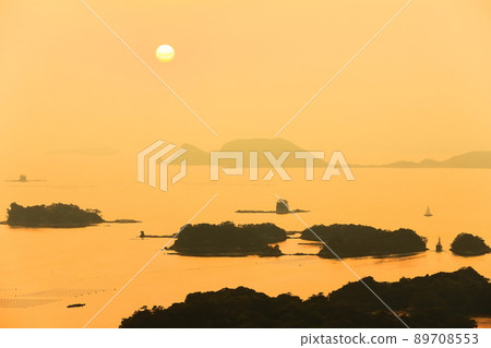 [Nagasaki Prefecture] Kujuku Islands at dusk (Sasebo Tenkaiho) 89708553