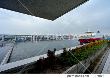 Kobe ferry terminal after the rain Kobe ferry terminal after the rain 89708999
