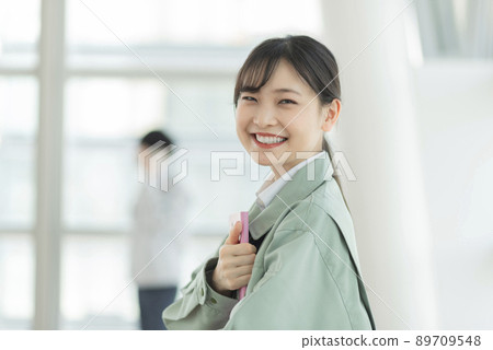 年輕女工程師的形象 89709548