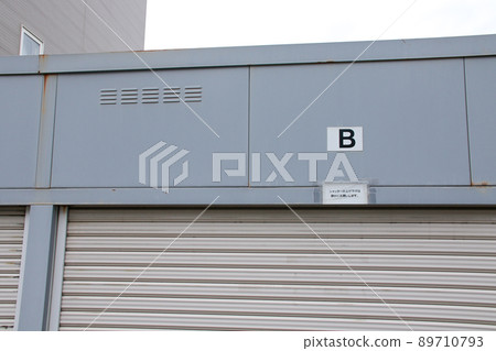 Garage, carport, house, parking lot, garage, shutter, car, car Garage, carport, house, parking lot, garage, shutter, car, car 89710793