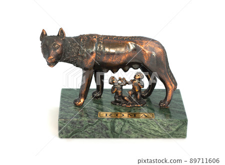 Rome symbol - Capitoline wolf 89711606
