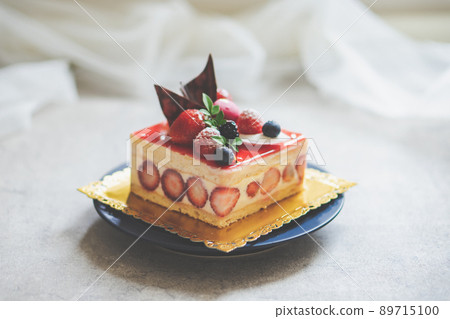 Cake berry square 89715100